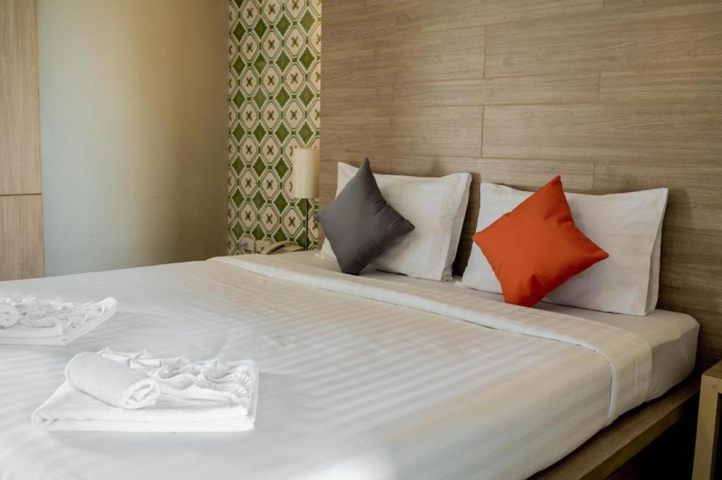 Chinotel Phuket Extérieur photo